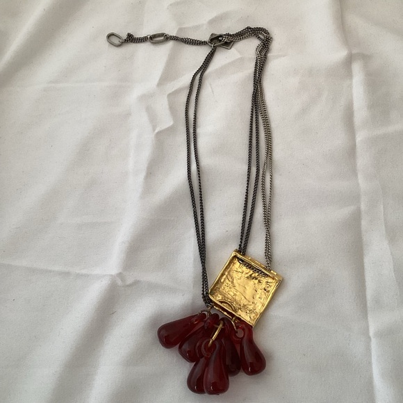 Anne-Marie Chagnon gold tone red glass necklace - Picture 4 of 6